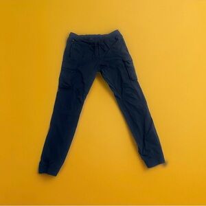 BRAND H&M🔥

COLOR BLACK ⚫️

SIZE MEDIUM 📏

PREOWNED BUT IN GOOD CONDITION 👍